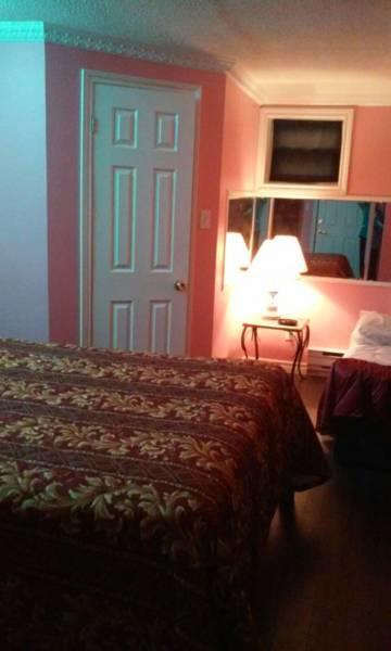 Leisure Motel Уиндзор Екстериор снимка